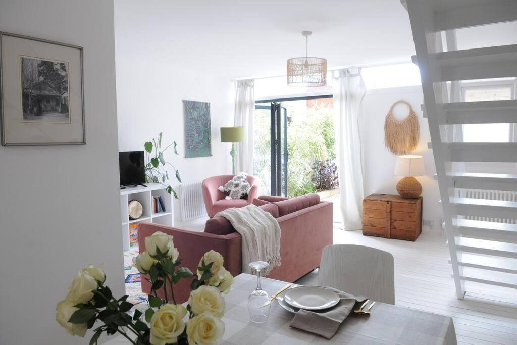 Light Filled Mid- Century 3 Bed Cottage In Dulwich ロンドン エクステリア 写真